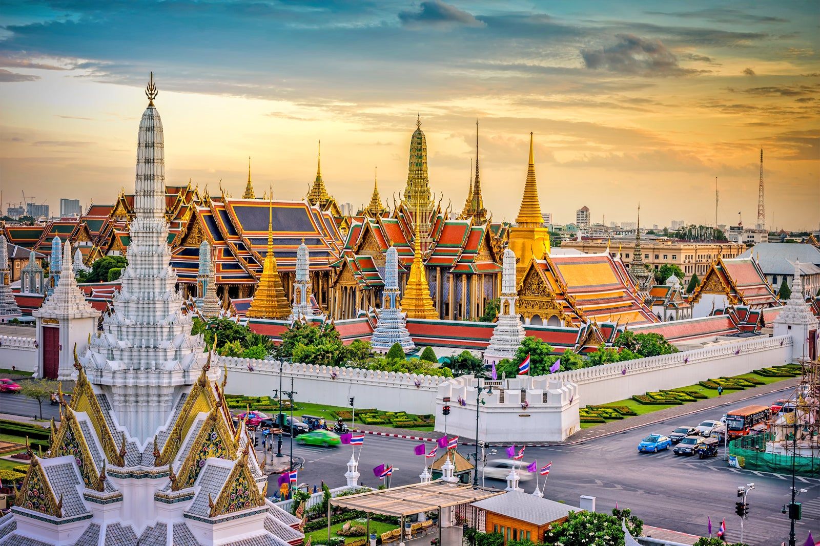 Arrival Bangkok – Transfer to Pattaya & Alcazar Show