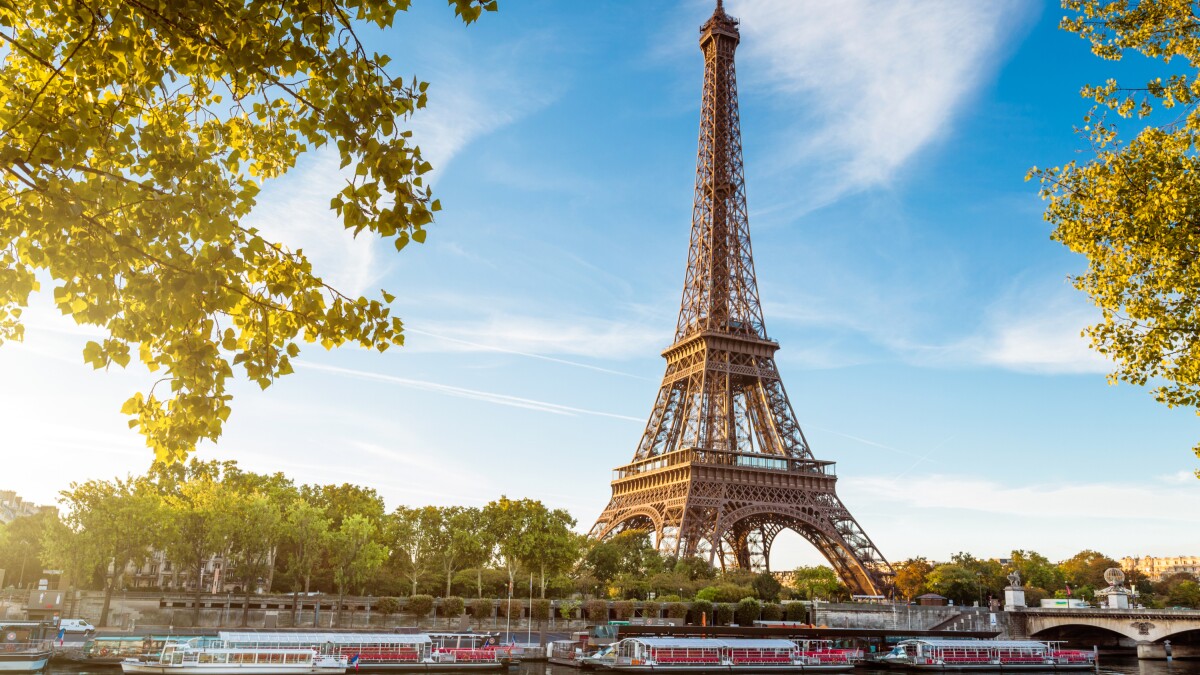 Arrival Paris – Eiffel Tower Visit